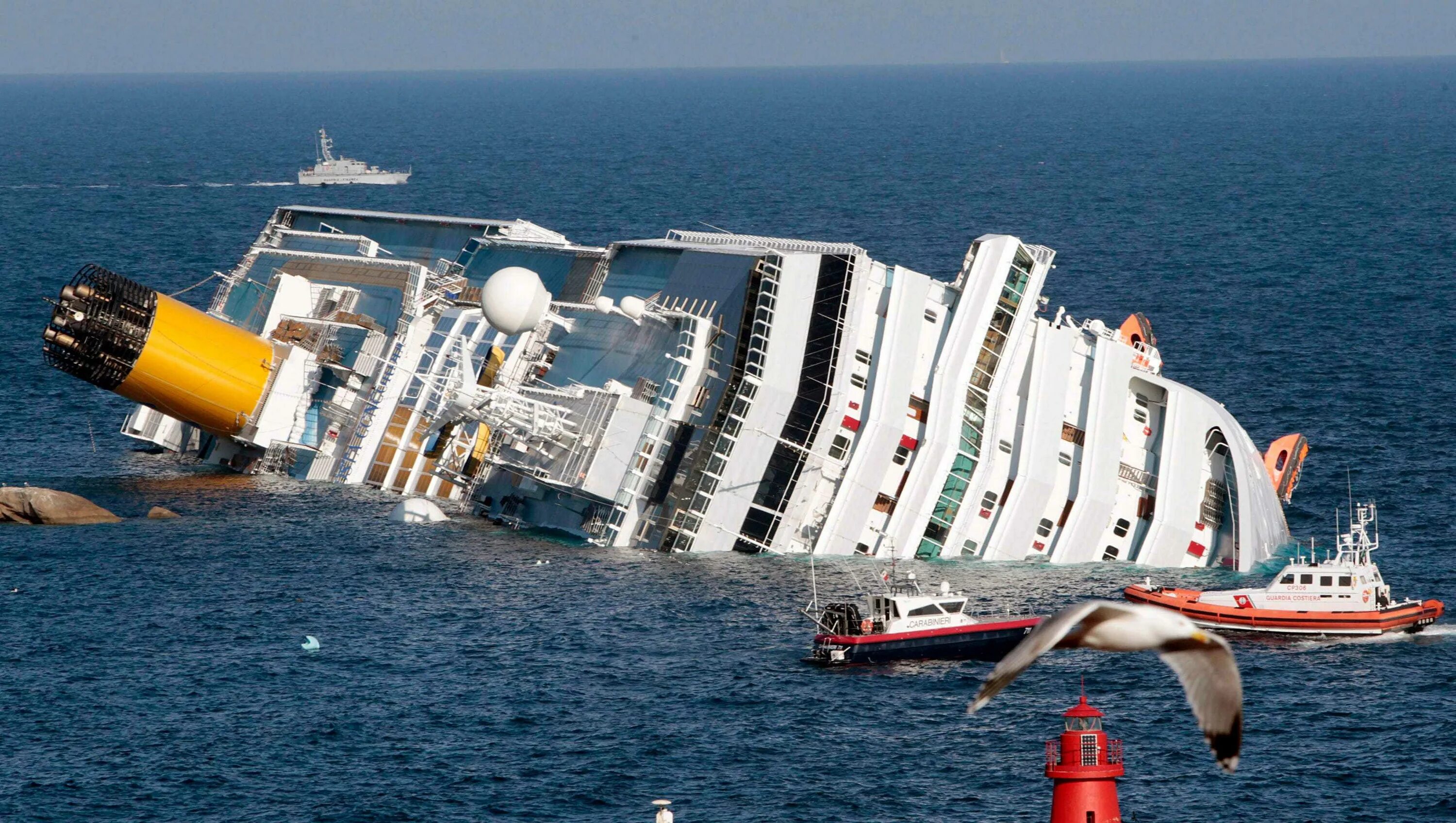 Costa concordia крушение. Коста Конкордия крушение. Коста Конкордия 2012 крушение. Лайнер Коста Конкордия крушение.