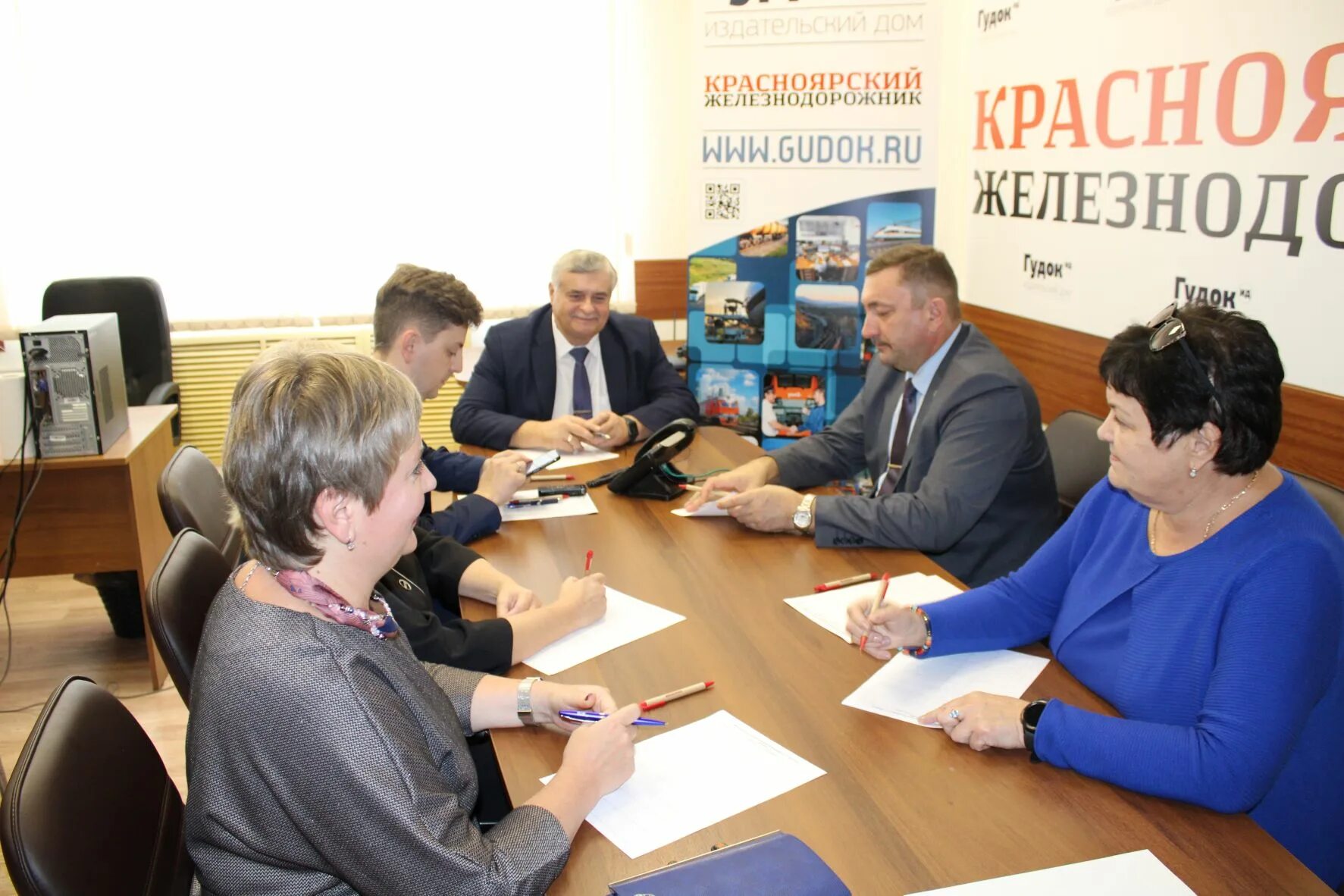 Гудок красноярский железнодорожник. Газета красноярский железнодорожник. Московский железнодорожник газета свежий номер. Красноярский железнодорожник. Штронда сергей красноярск.