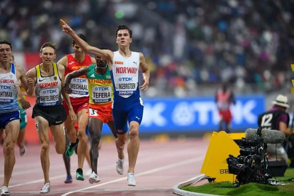 Спортсмен пробежал дистанцию 38 км. Якоб Ингебригтсен. Якоб Ингебригтсен 1500. Якоб Ингебригтсен легкая атлетика. Якоб Ингебригтсен норвежский легкоатлет.