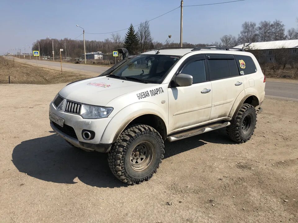 Колеса на паджеро спорт. Колеса на паджеро спорт. Mitsubishi pajero sport 3 33 колеса. Mitsubishi pajero на 33 колесах. Паджеро спорт 2.