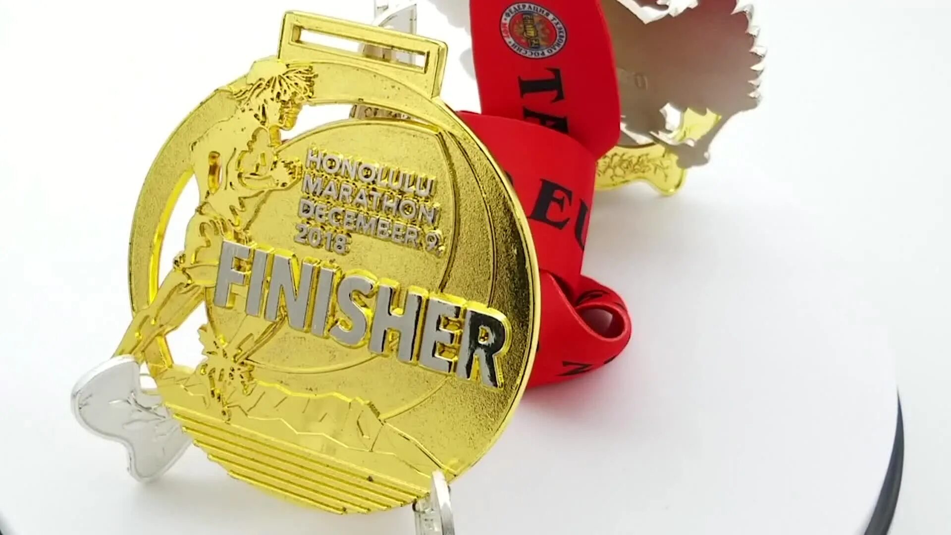 Забег награждение. Марафонец награждение. Марафон наград. Марафонец награда. Марафон наград.