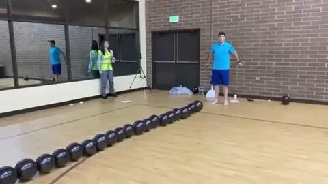 Рекорд по набиванию теннисного мячика