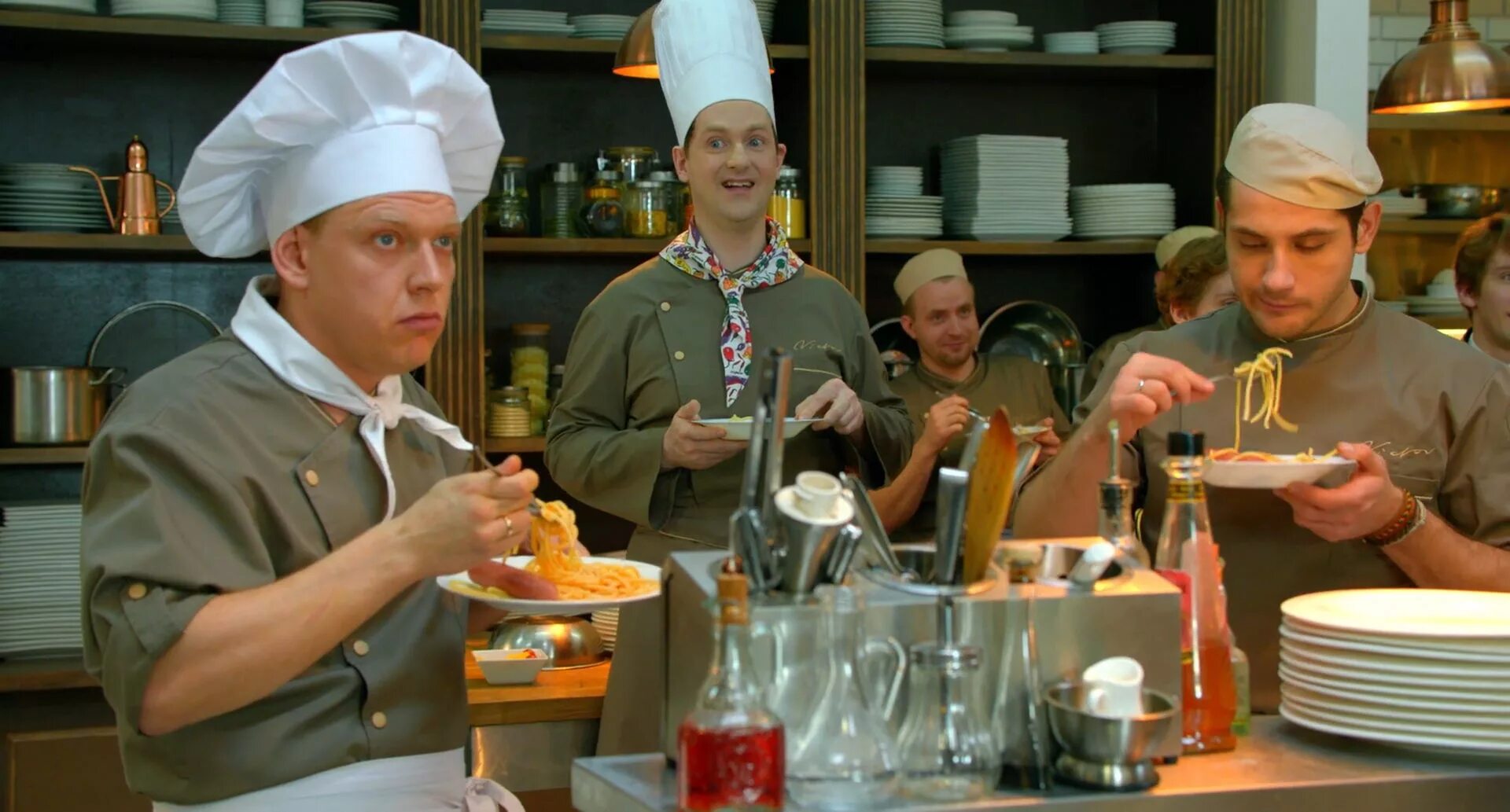 Кухня то будет здесь. Кухня сериал 6 сезон. Кухня сериал лёва. Повар из кухни. Кухня то будет здесь.