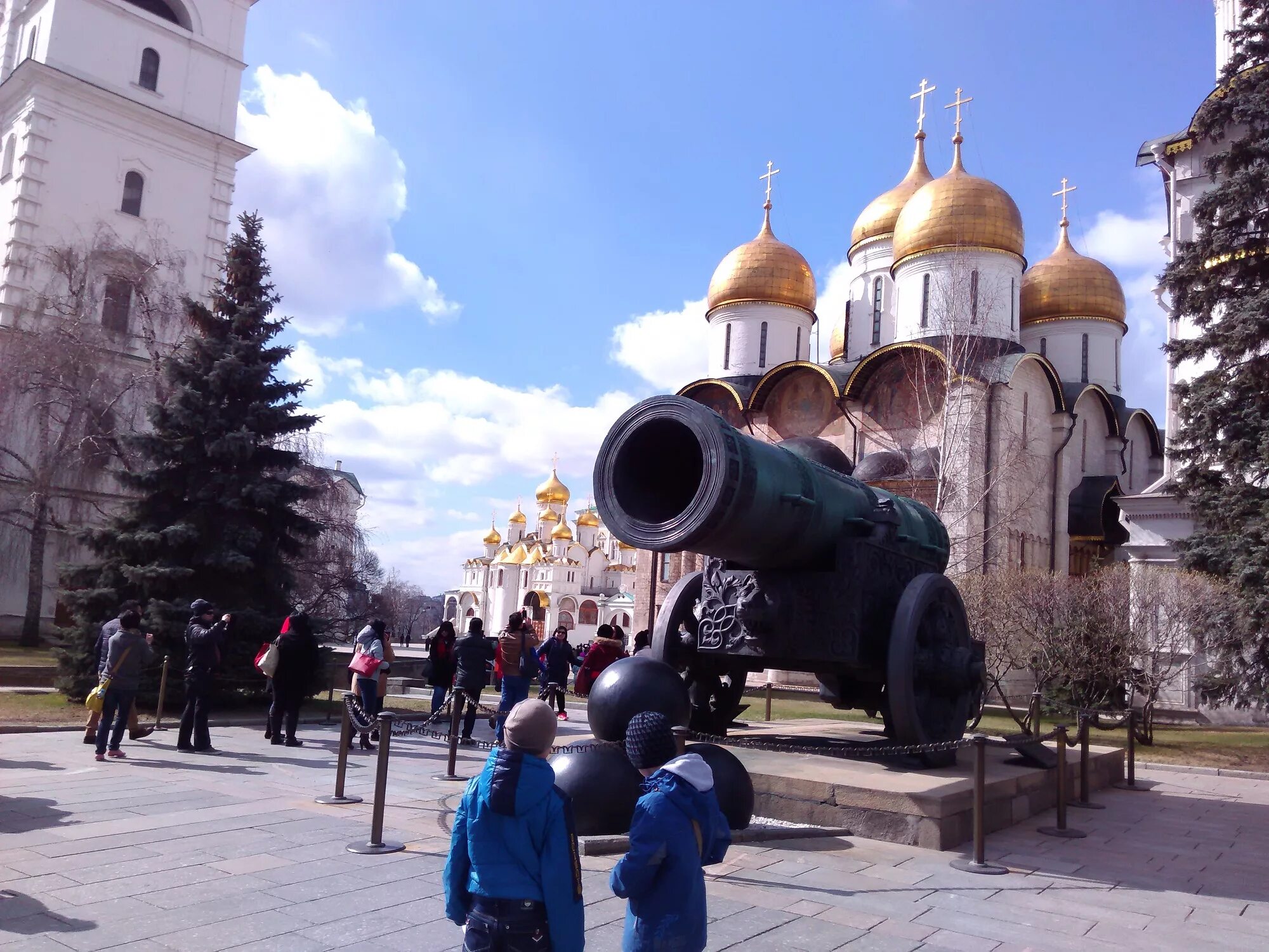 Стены кремля экскурсия. Обзорная экскурсия "царь пушка" в Кремле. Московский Кремль экскурсии. Экскурсия территория Московского Кремля. Храмы Кремля Москва и царь пушка.