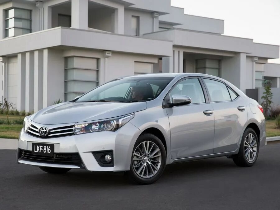 Королла 2014 купить. Toyota Corolla 2014. Toyota Corolla 2015. Toyota Corolla 2013. Toyota Corolla 2013 седан.