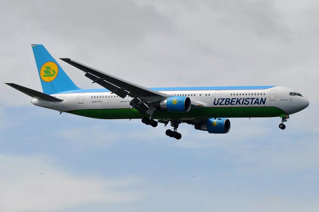 Дешевые авиабилеты узбекистан хаво. Boeing 767 Uzbekistan Airways. B767 Узбекистан uk67001. Узбекистан Эйрвейз Boeing 767-300er. Узбекские авиалинии 767-300.