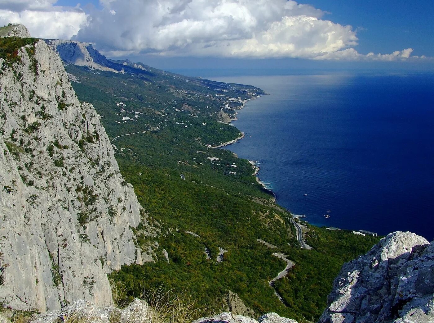 Южный край крыма. Байдаро-Кастропольская стена в Крыму. Южный берег Крыма. Крым ЮБК Крыма. Субтропики в Крыму.