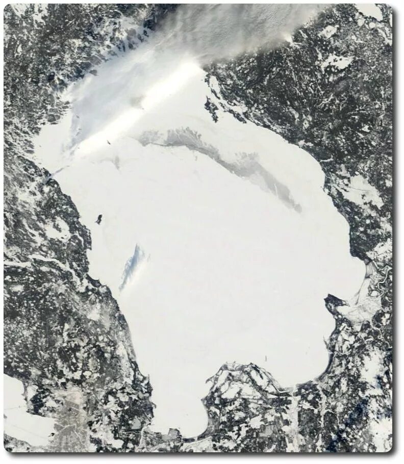 Ладожское озеро ледник. Ледовая обстановка на Ладоге. Ладожское озеро зимой со спутника. Ледовая обстановка Ладожское озеро. Ледовая на ладоге