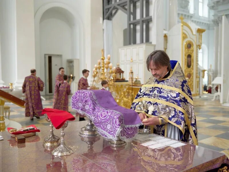 поздняя божественная литургия