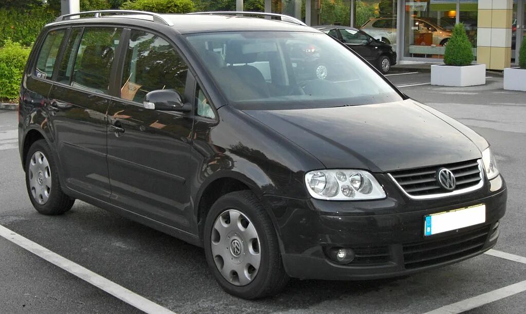 Фольксваген компактвэн туран. Фольксваген туран 2003. Туран 1 поколения. Volkswagen touran 1 поколение. Фольксваген туран 2006 года.