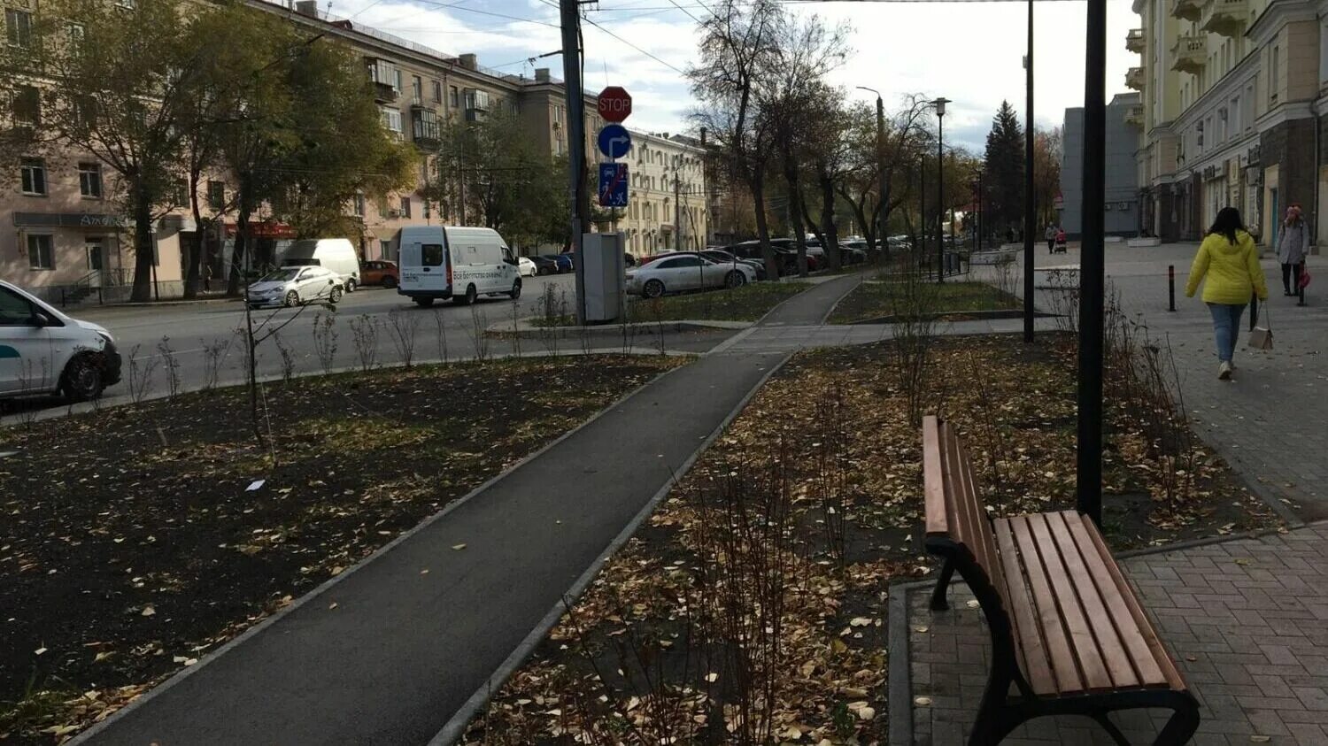 Самый плохой район Челябинска. Сквер болгаро СОВЕТСКОЙВ Тюмень. Площадь революции Челябинск весной. Районы Челябинска.