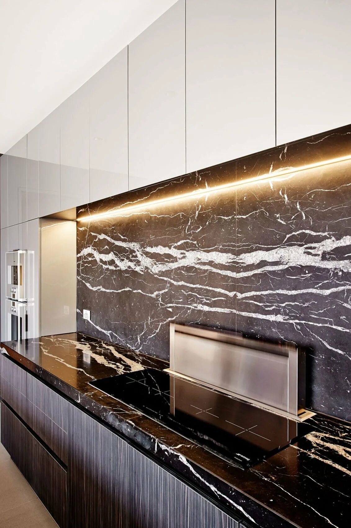 Венецианская штукатурка мрамор. Оникс камень слэбы. Стеновая мрамор. Каменный шпон оникс. Венецианская штукатурка мрамор калакатта.