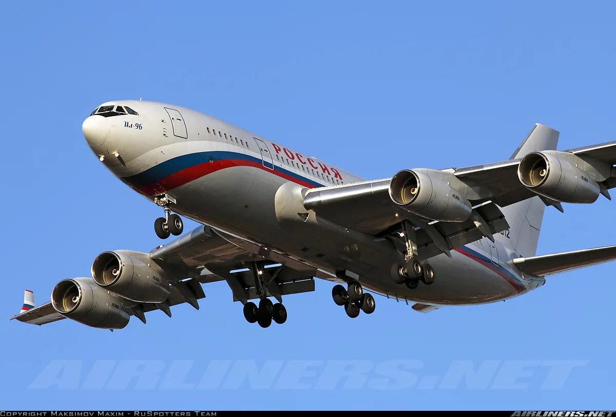 Самолет 4 россии. Ил-96 пассажирский самолёт. Ил 96 с 4 турбинами. Ил-96 военно-транспортный самолёт.