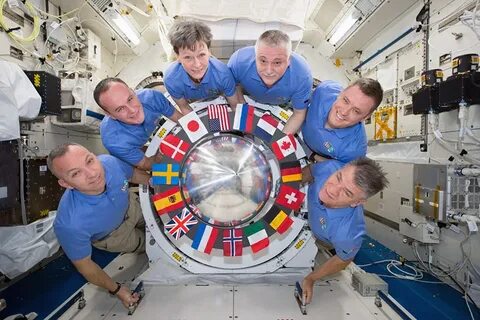 Сколько космонавтов в мире побывало в космосе