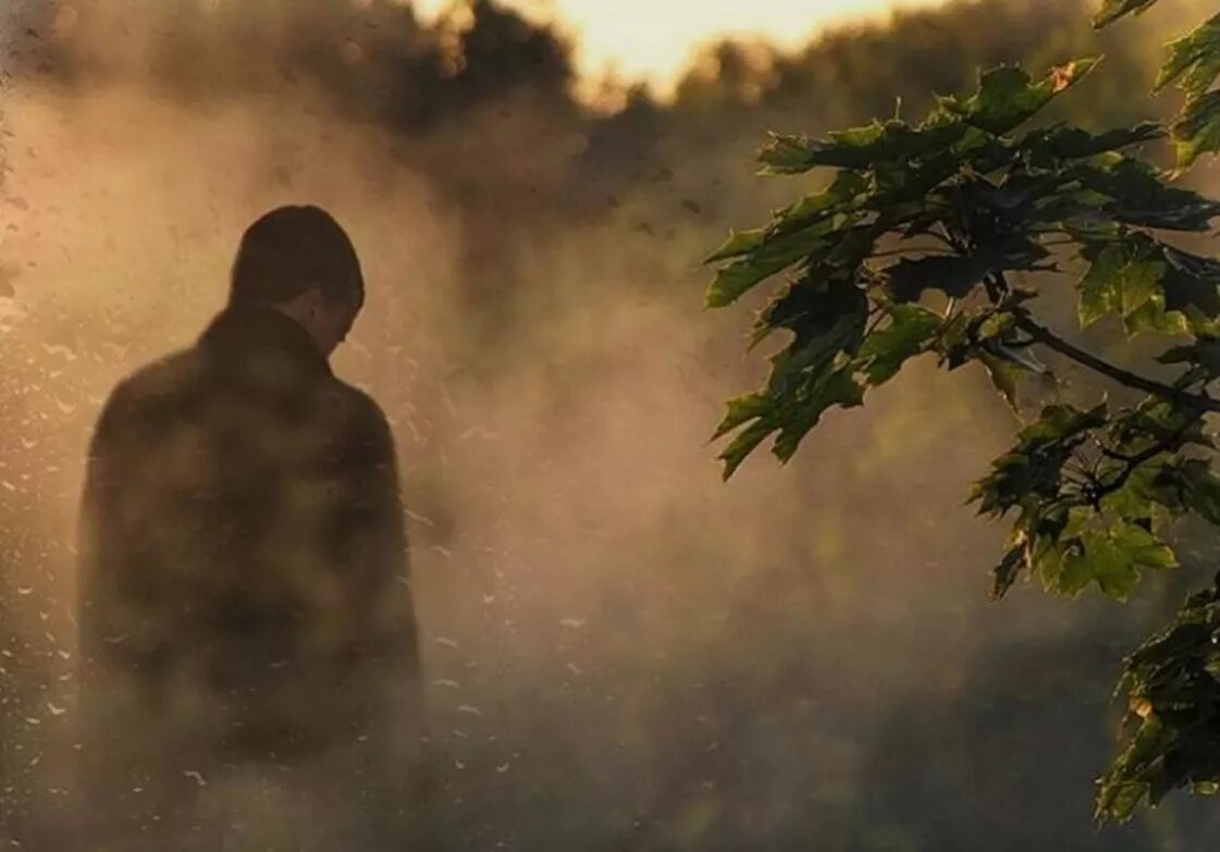 осенняя грусть. мужчины плачут в тишине. красивая девушка уходит. брожу с убитою душою. тихая грусть.