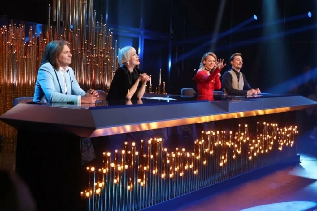 Кинозал. 1+1 неприкасаемые. Сеанс первый на первом. Сеанс первый на первом. Афиша пьесы на дне горького.