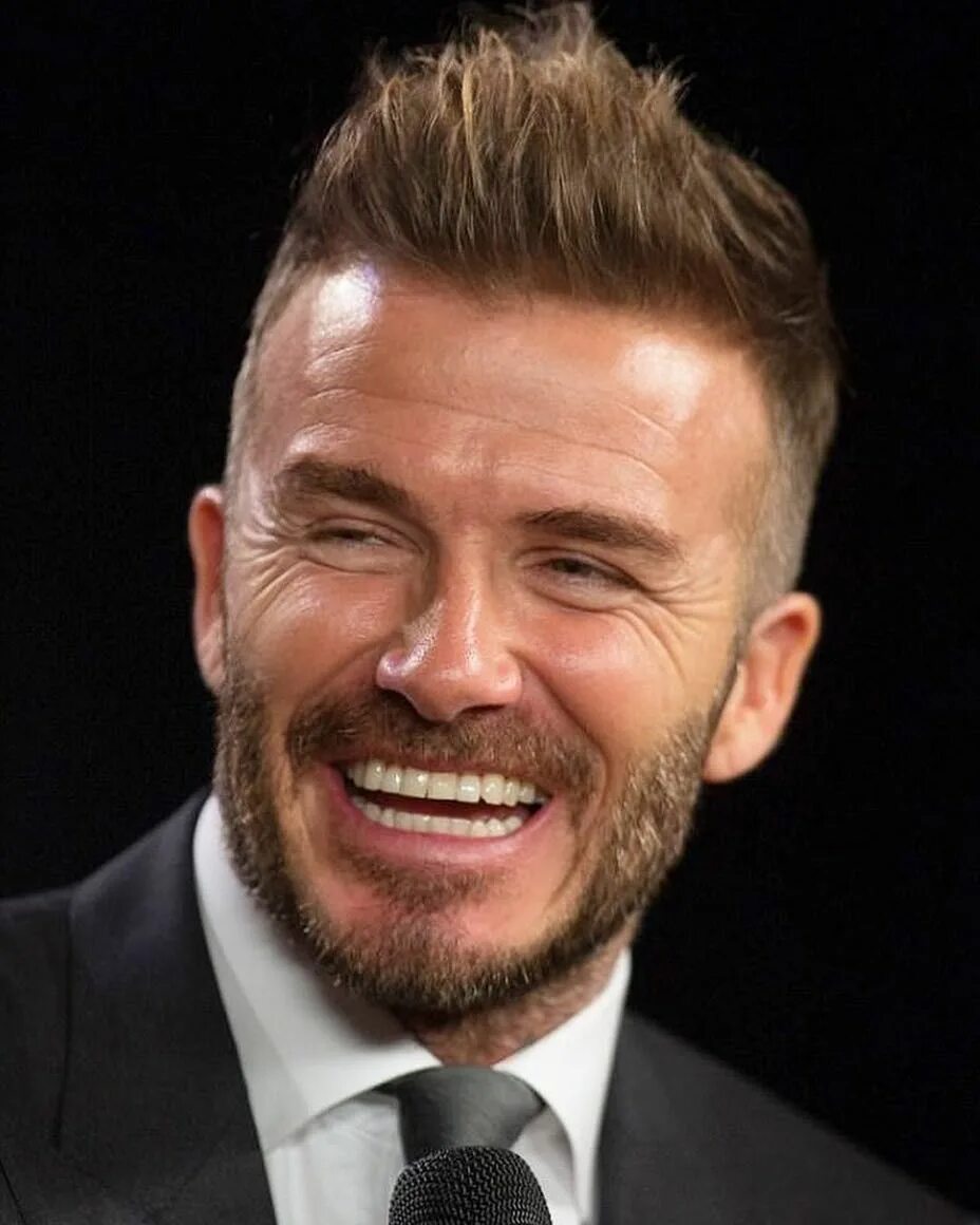 Бекхэм Дэвид Дэвид стрижка. Дэвид Бекхэм стрижка. David Beckham стрижки. Дэвид Бекхэм Haircut 2018.