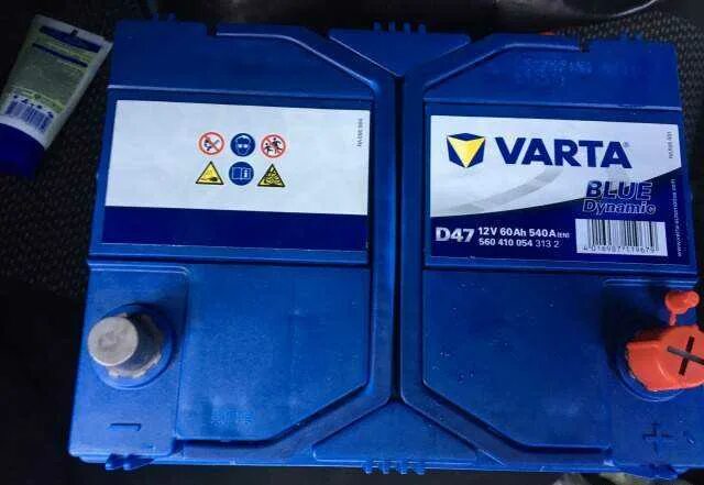 Варта как снять крышку Заменил старый аккумулятор Varta D24 на новый Varta D24 KIA Ceed SW (1G), 2 л,