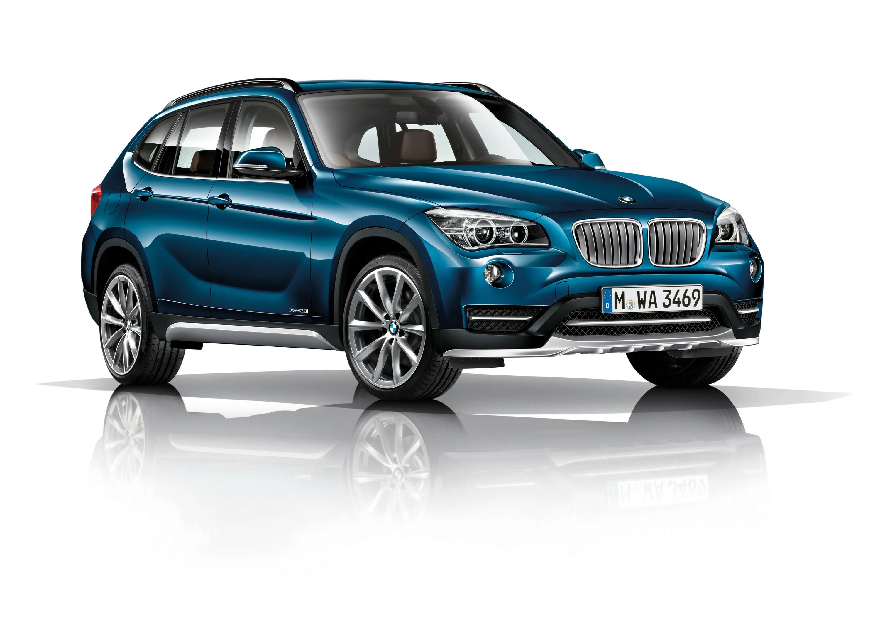 Bmw x1 m. БМВ х1 2014. Машина BMW x1. БМВ x1 2014. БМВ x1 2021.