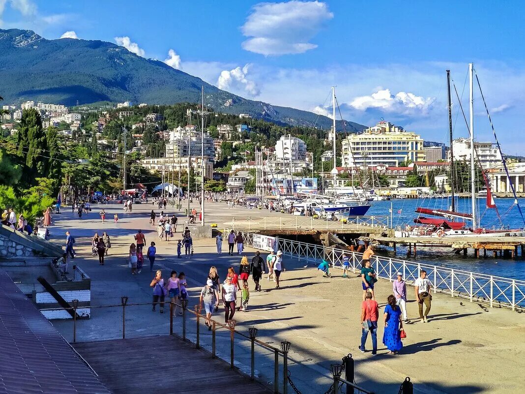 ялта париж. ялта 2014. день города ялта 2022. ялта 2014 открытка. обои на рабочий стол ялта.