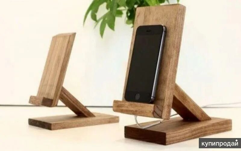 Подставка для телефона из дерева. Подставка под смартфон из дерева. Подставка деревянная. Деревянная подставка для планшета.