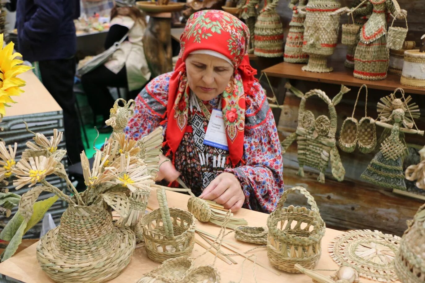 Какие ремесла были развиты в городах. Народные промыслы. Народные Художественные промыслы. Ремёсла и народные промыслы. Мастера народных промыслов.