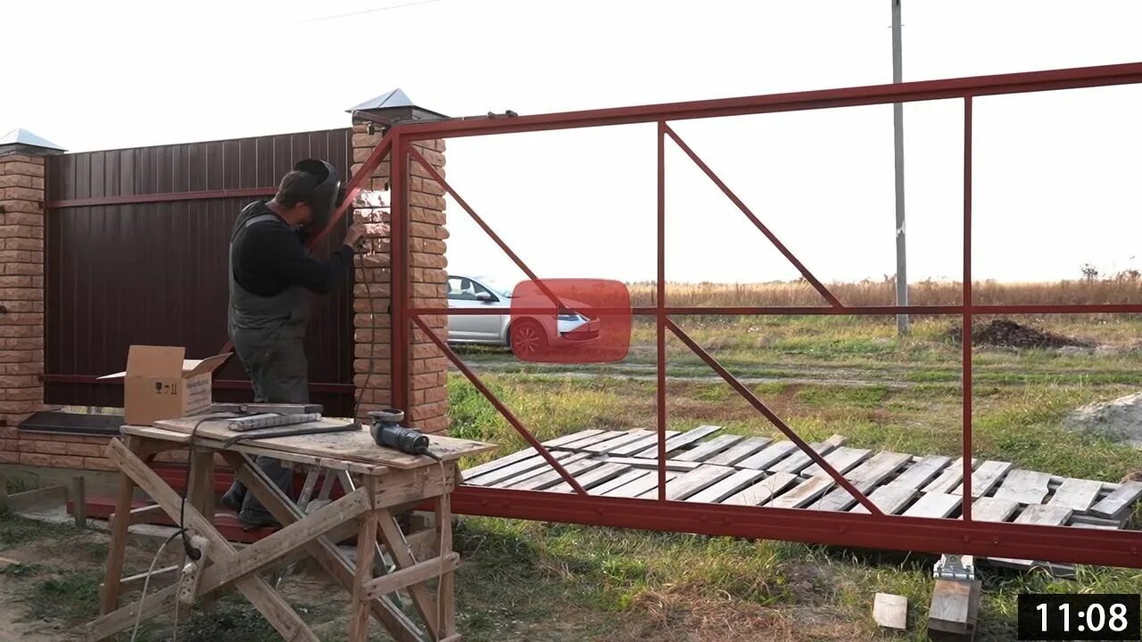 Откатные ворота своими руками пошаговая инструкция видео. Откатные ворота своими руками пошаговая. Самодельные откатные ворота. Каркас фундамента для откатных ворот. Автоматические откатные ворота своими руками.