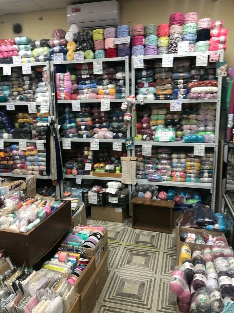 планета рукоделия, анапа, улица краснозелёных. художественный магазин новороссийск. рукоделие анапа. анапа арт хобби. выкладка товаров для рукоделия.