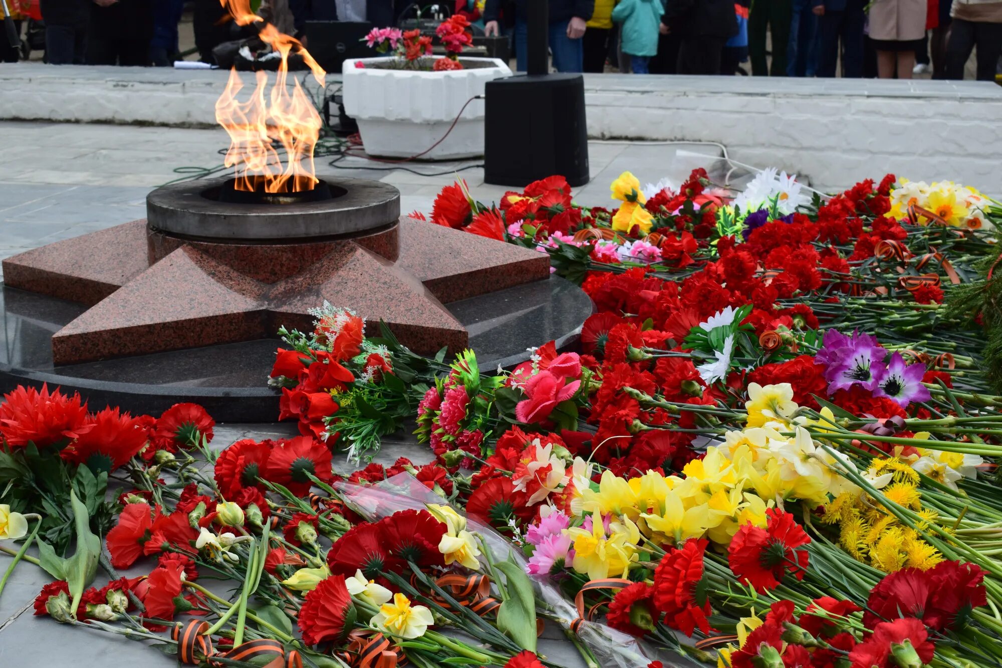 Минута молчания 22.03 2024. Минута молчания на день Победы. Всероссийская акция минута молчания. Траур минута молчания. Минута молчания 9 мая.