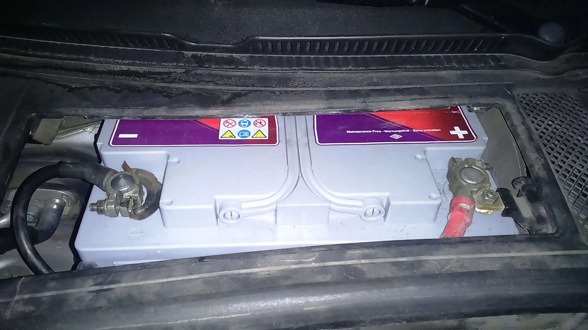 А6 с5 аккумулятор. Аккумулятор ауди а6 с5. Акб ауди а4 б8. Ауди а6 с 6 акб. Ауди а3 акб.