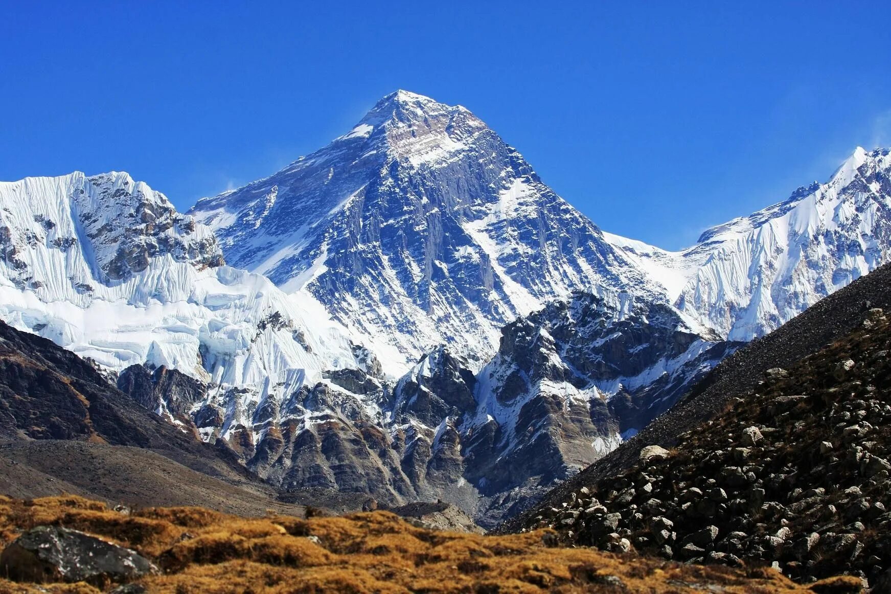 The biggest mountain in the world. Гималаи Эверест Джомолунгма. Непал Гималаи Эверест. Эверест джамалумба. Высота Гималаев и Эвереста.
