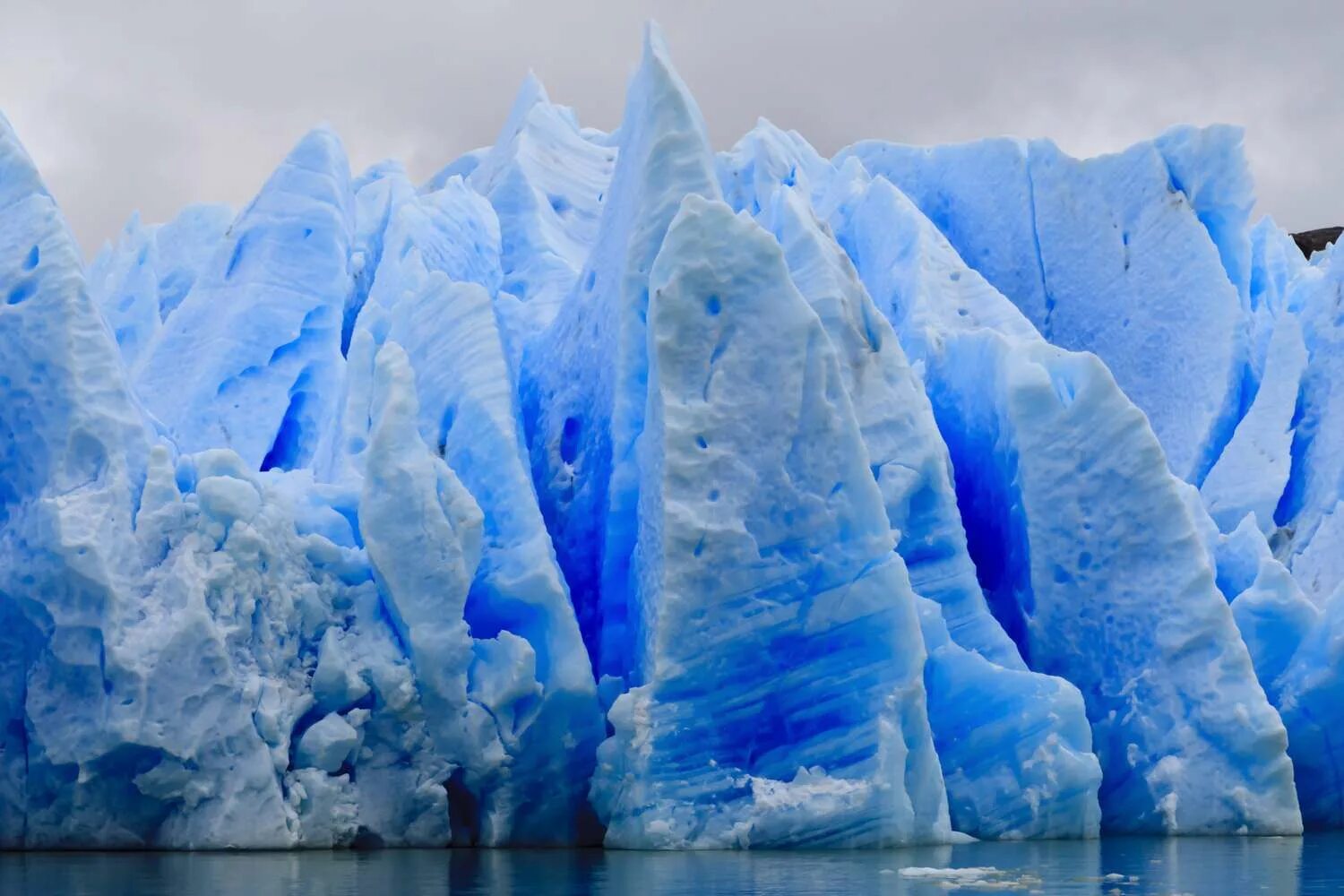 Синий лед. Голубой лед. Голубой ледник. Лед.