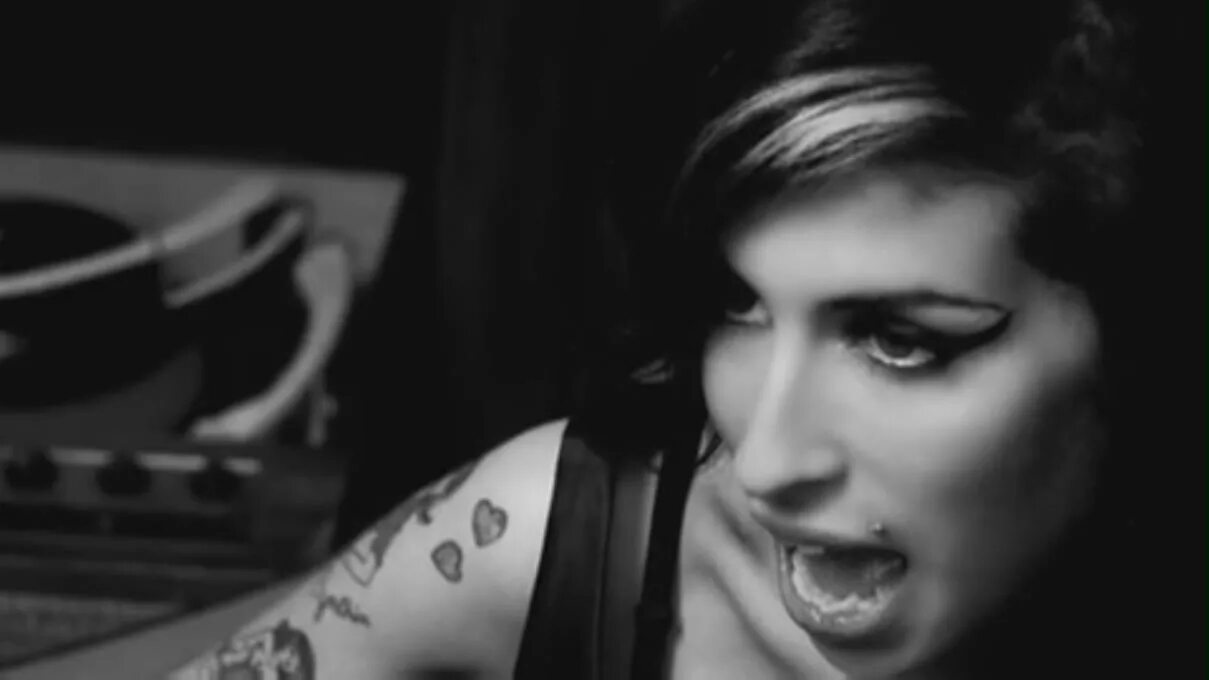 Amy winehouse - 2006 - back to black album. Amy winehouse album. Amy winehouse back to black обложка. Amy winehouse back to black обложка. Amy winehouse back to black винил.