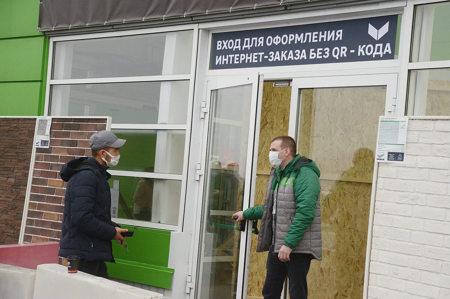 Мерлен воронеж телефон. Леруа Мерлен Чита. Леруа Воронеж. Банкоматы в Леруа Мерлен Воронеж. Кража в Леруа Мерлен Воронеже.