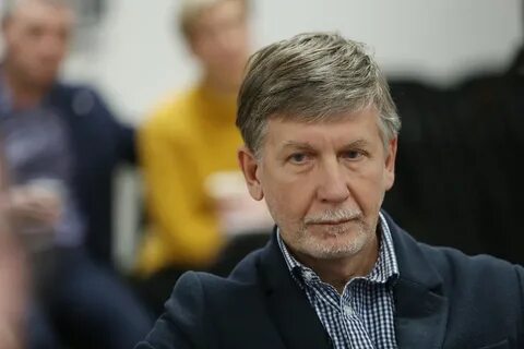 Политик 53 года