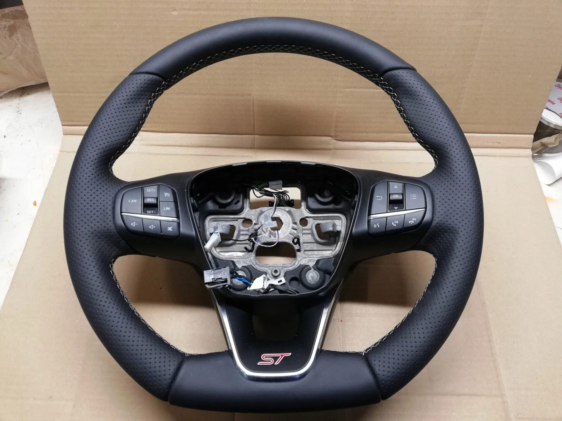 Руль ford mondeo 3. Руль фокус. Руль фокус. Ford focus 3 хэтчбек руль. Руль ford focus 2.