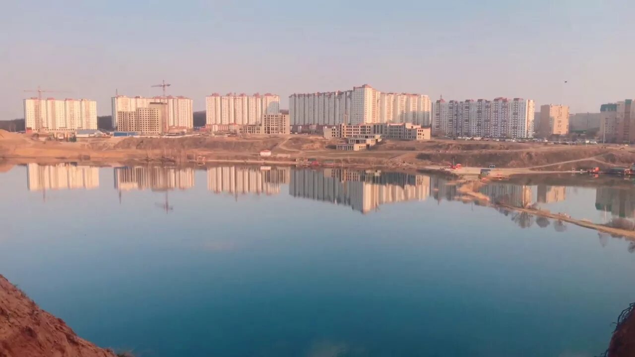 Озеро дзержинский карьер. Озеро дзержинский карьер. Люберецкий карьер дзержинский пляж. Малый люберецкий карьер. Озеро дзержинский карьер.