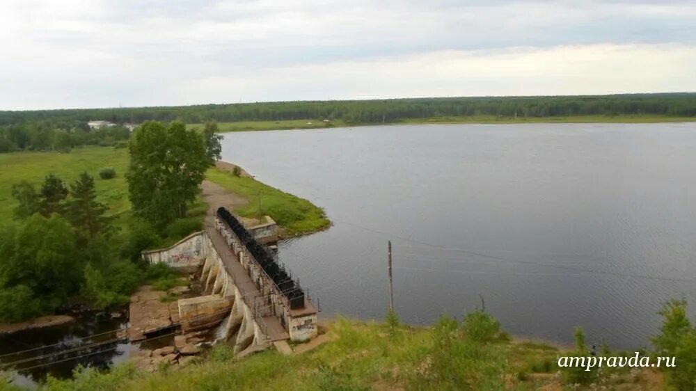 Поселок платина. Река Магдагачи Амурская область. Магдагачи платина. Площадь Магдагачи. Магдагачи дамба.