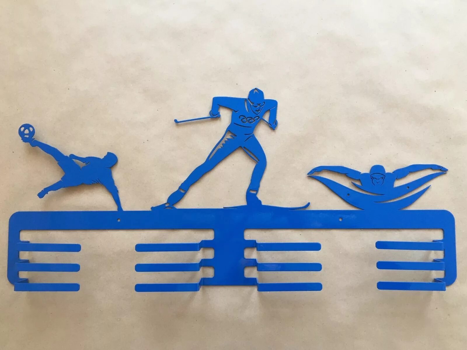 аппликация лыжник старшая группа. аппликация на тему лыжник. поделки на тему зимние виды спорта. медальницы для лыжников. аппликация лыжник старшая группа.