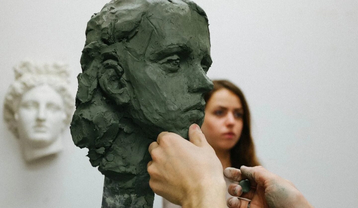 Скульптор ваяет скульптуру. Искусство создавать скульптуры. Филипп фаро скульптор. Искусство создавать скульптуры. Искусство создавать скульптуры.