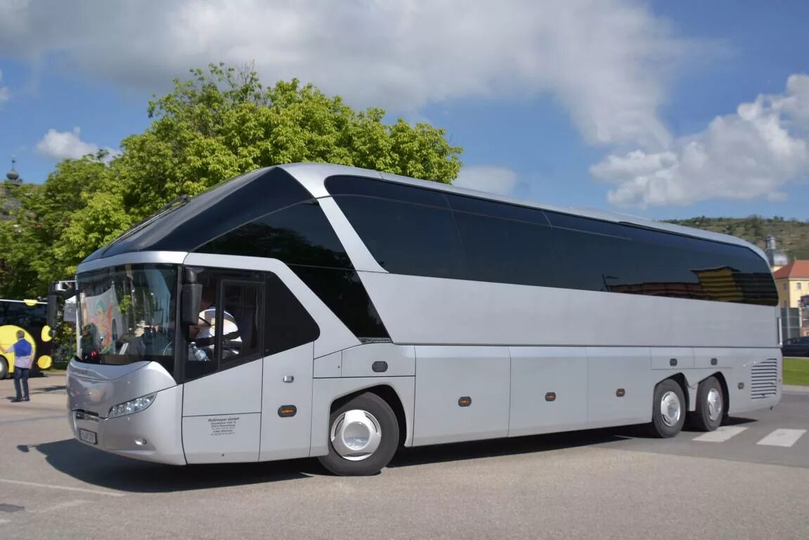 Автобусы неоплан купить авито. Автобус Neoplan Starliner. Неоплан автобус 2021. Neoplan Mercedes. Автобус Неоплан новый.