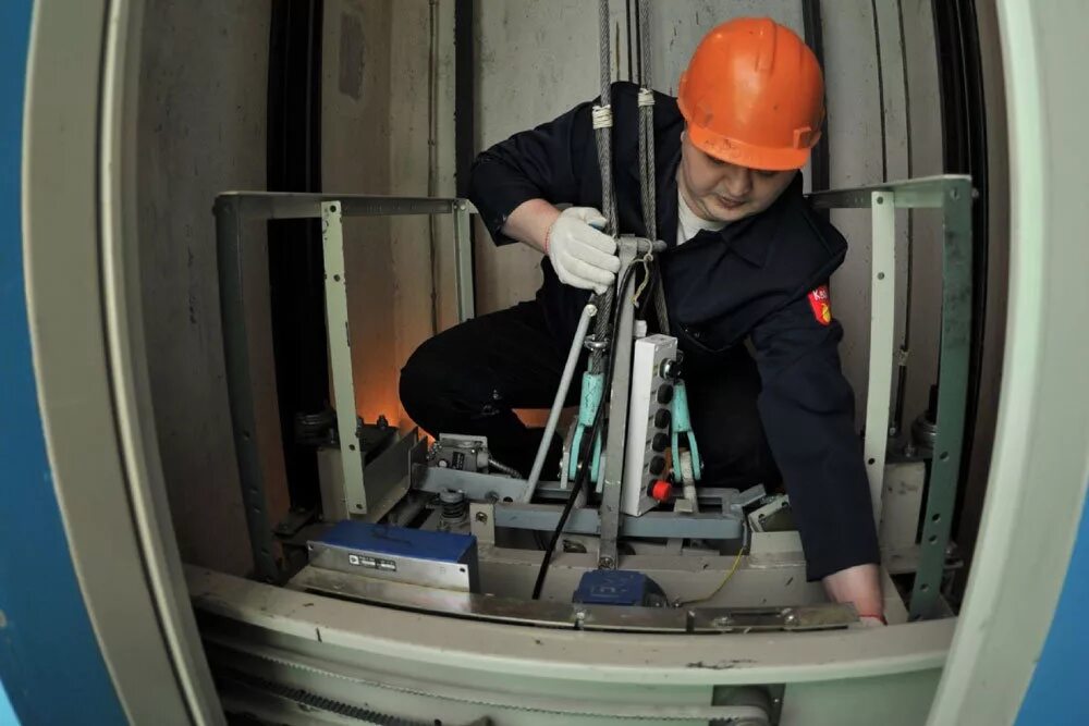 починка лифта. модернизация лифтов. лифт в многоквартирном доме. демонтаж лифта. лифтовое оборудование в многоквартирном доме.