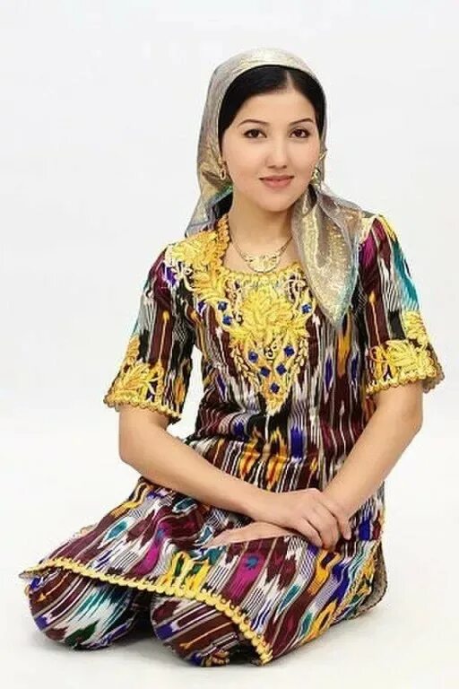 Uzbek uzb. Курта чакан аруси. Рухшона Каримова чакан. Паризода актриса Узбекистан. Рухшона Каримова 2022.