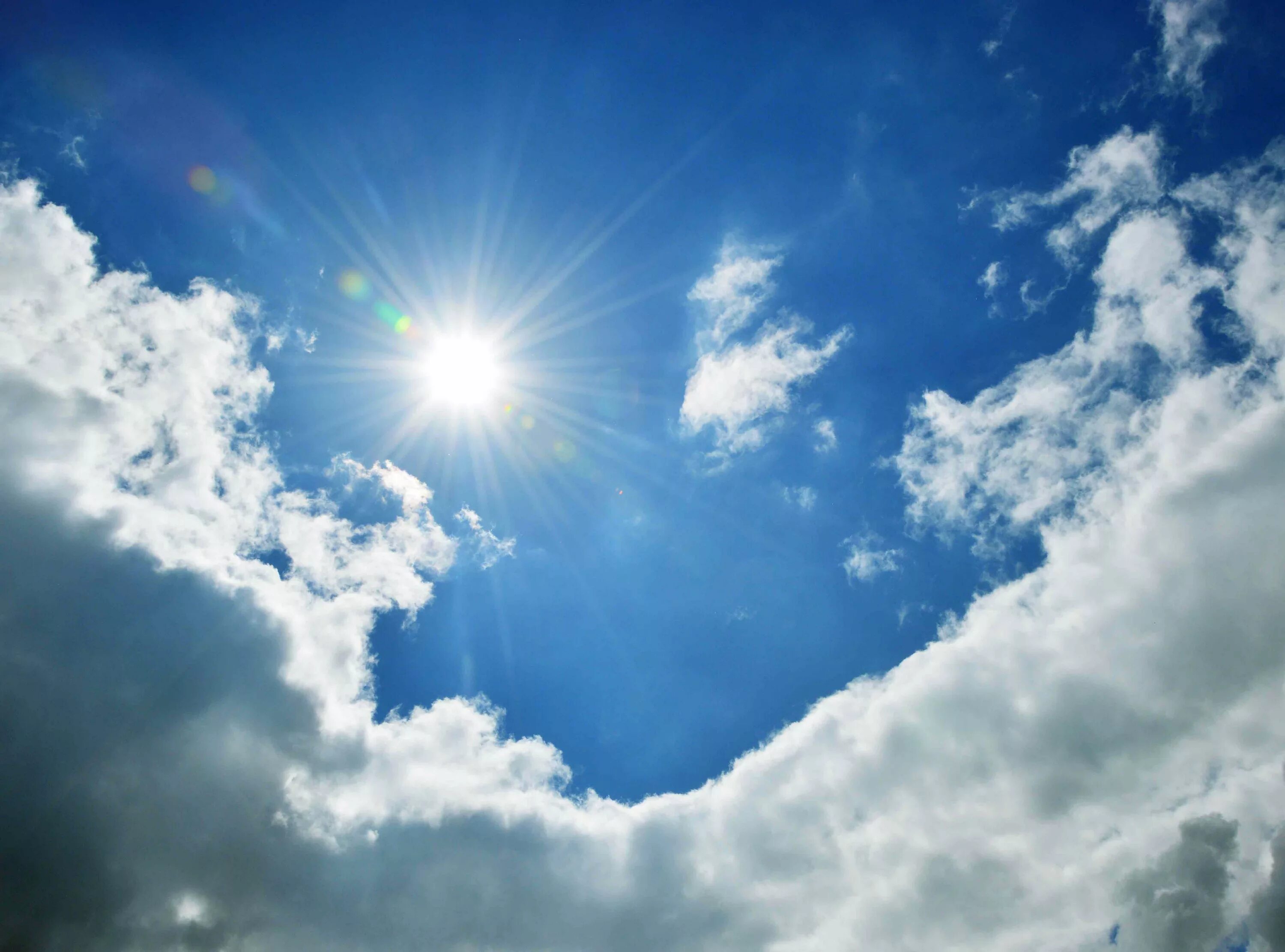 Светлое небо фон. Солнечные блики. Солнечное небо. Блики неба. Солнечное небо.