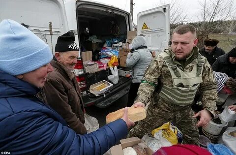 Помогать украинцам