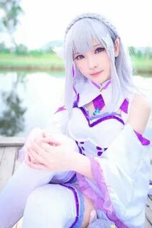 Emilia cosplay