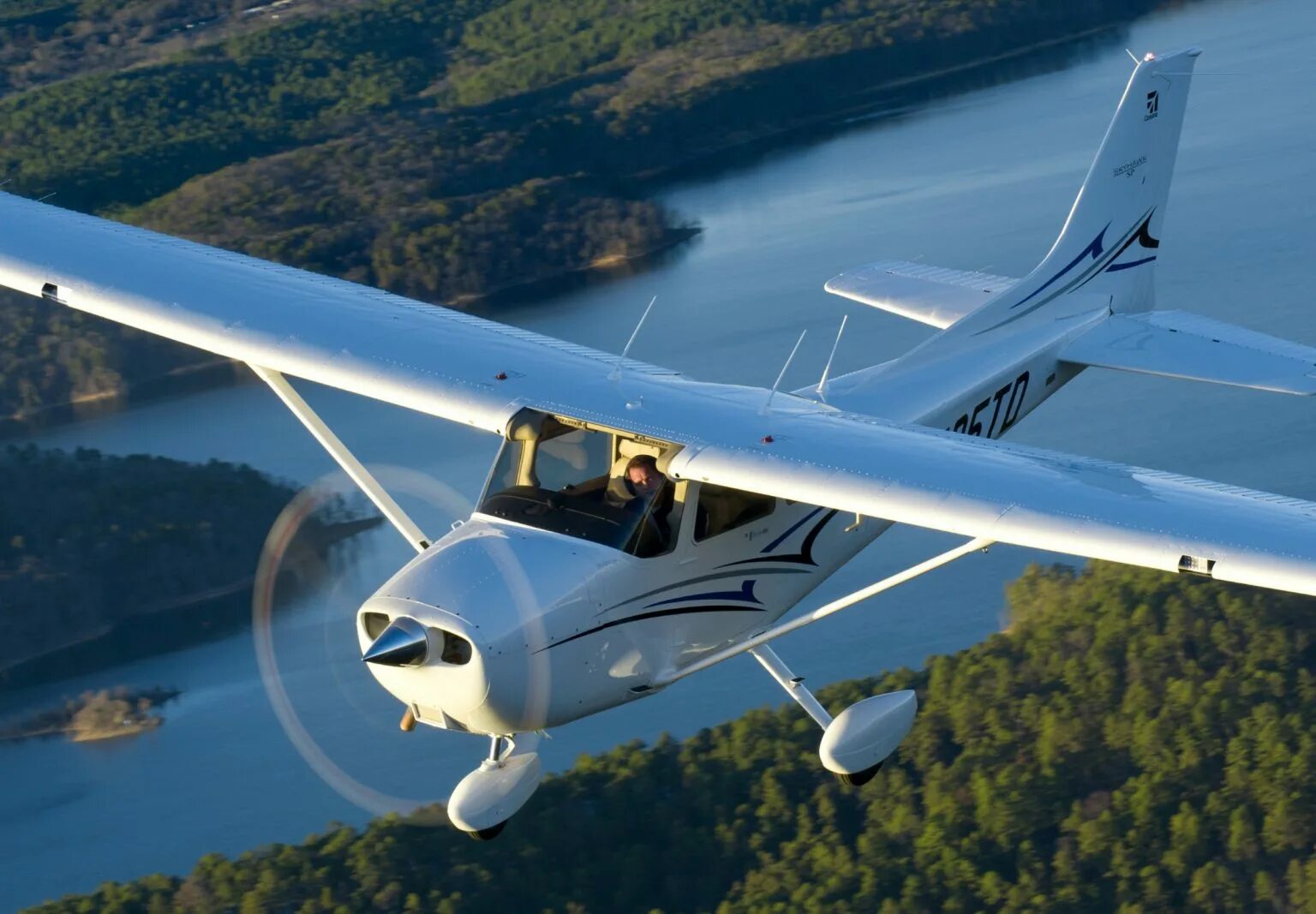 Сесна 172. Самолет Цессна 172. Cessna 172 самолёты Cessna. Textron Aviation Cessna 172 Skyhawk.