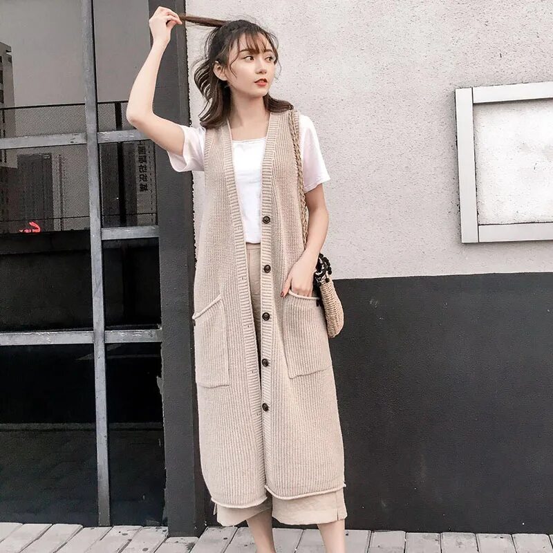 Вязаный длинные безрукавки. Длинный вязаный жилет. Вязаный удлиненный жилет. Вязаный длинные безрукавки. Длинная вязаная жилетка.