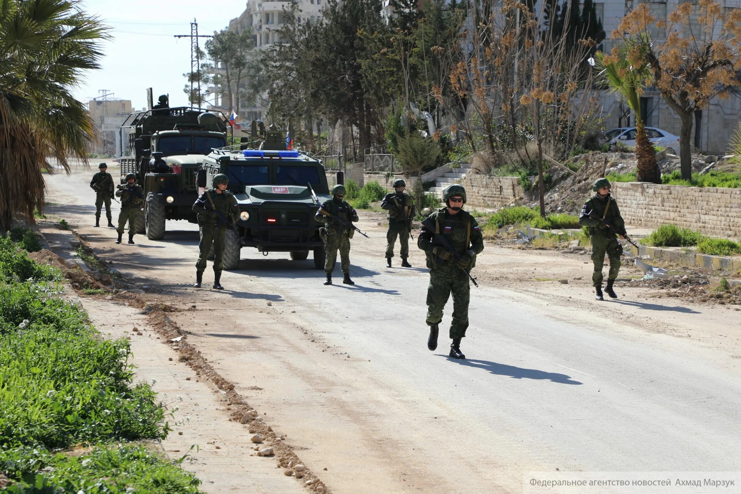 Сирия сколько военных. Военная полиция Сирия Дамаск. Военная полиция РФ В Сирии патрули. Колонна вс РФ В Сирии. Военная полиция РФ В Сирии США.