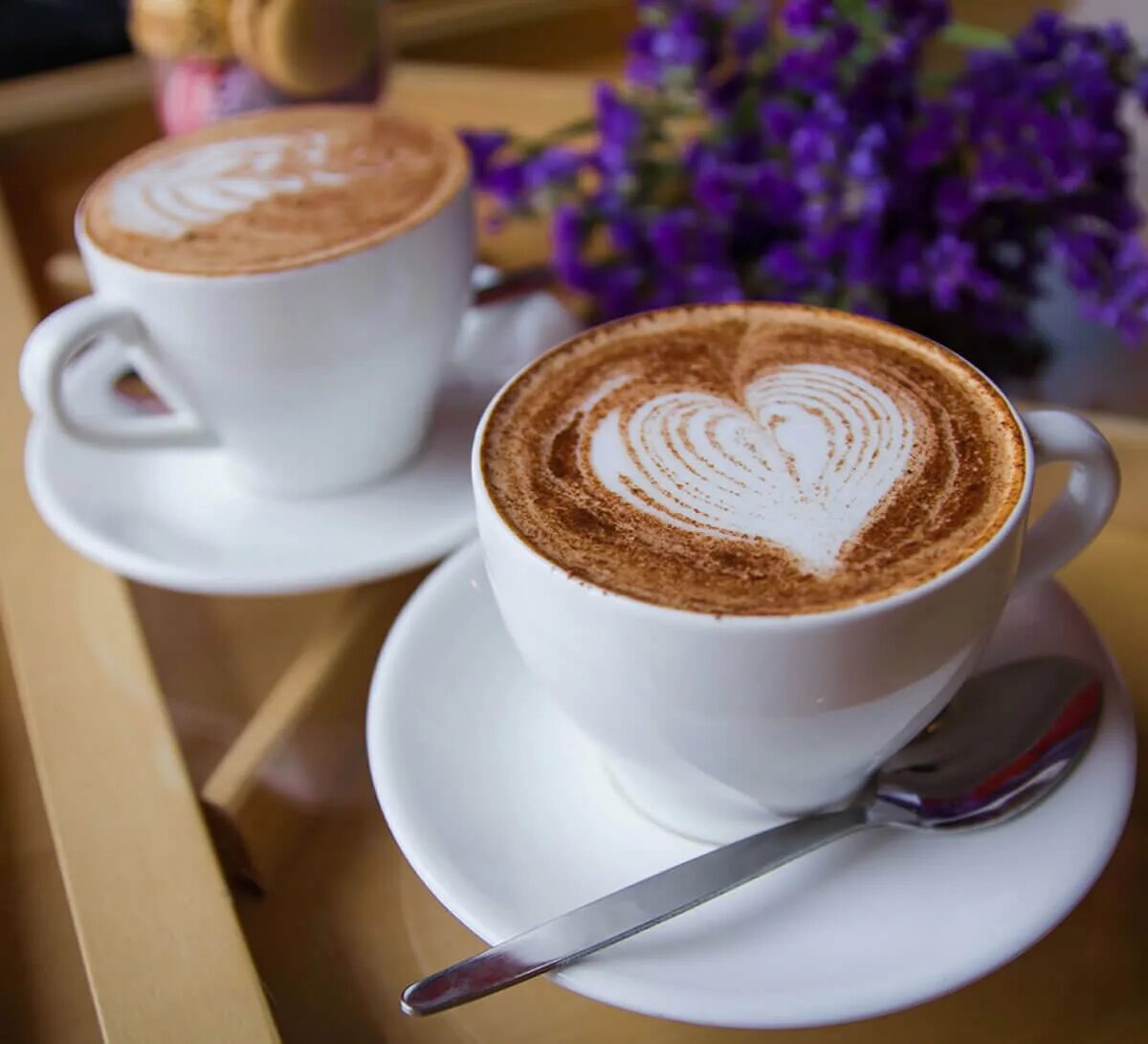 Два утра. Красивый кофе. Красивая чашка кофе. Чашечка утреннего кофе. Две чашки капучино.
